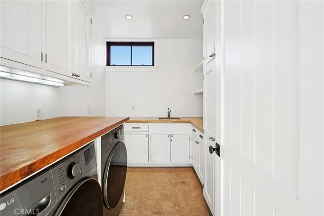 a view of empty room with windows