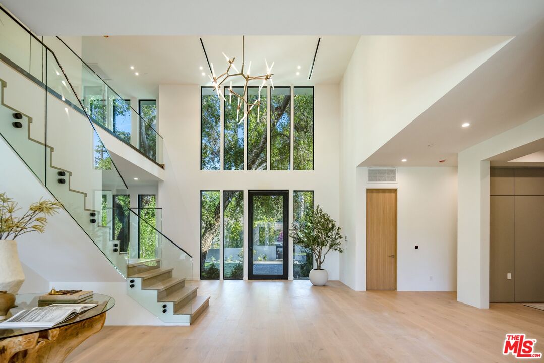 17055 Rancho Street Encino, CA 91316 - Photo 18 of 73