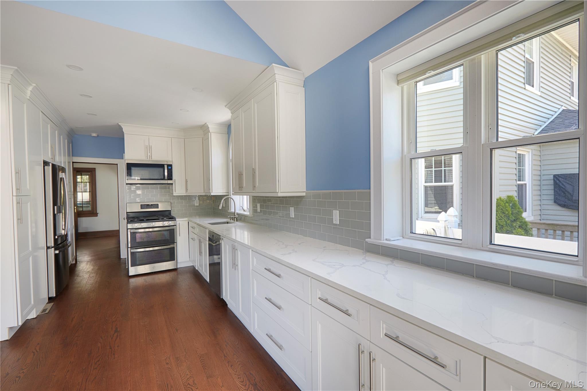 43 East Raleigh Avenue Staten Island, NY 10310 - Photo 8 of 14