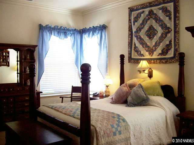 1845 Beringer Way Reno, NV 89521 - Photo 5 of 9 a bedroom with a bed and window