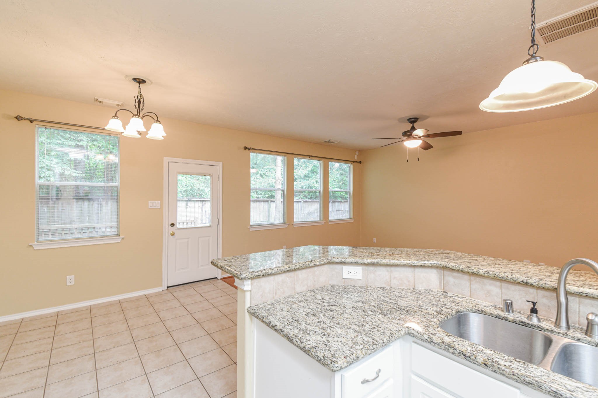 213 Summerhaze Circle Spring, TX 77382 - Photo 9 of 32