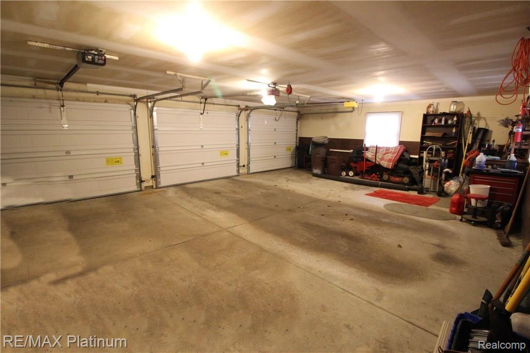 6148 Kings Scepter Road Grand Blanc, MI 48439 - Photo 19 of 38 K Garage 1.jpg