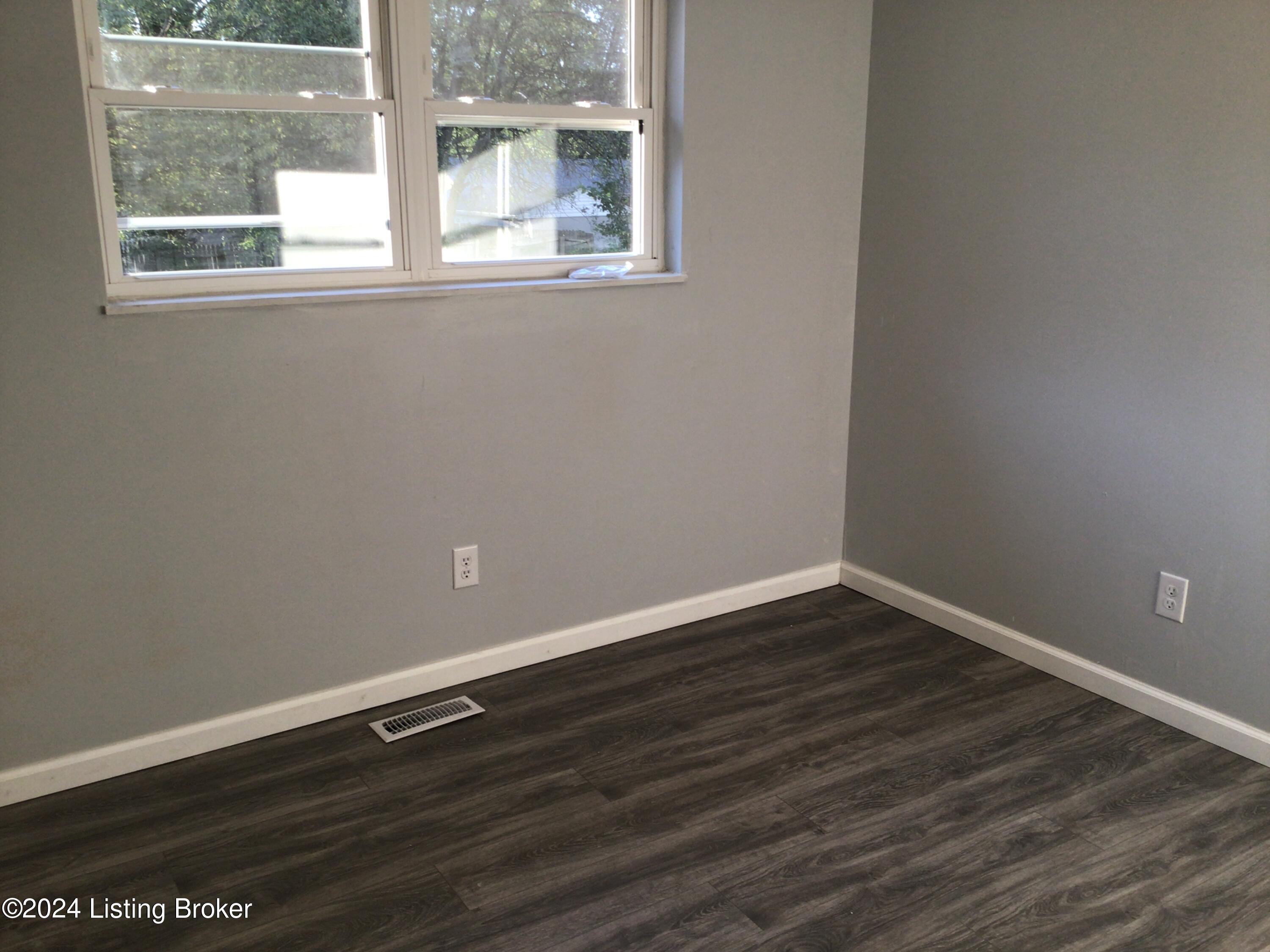 507 Overlook Road Louisville, KY 40229 - Photo 11 of 19 image