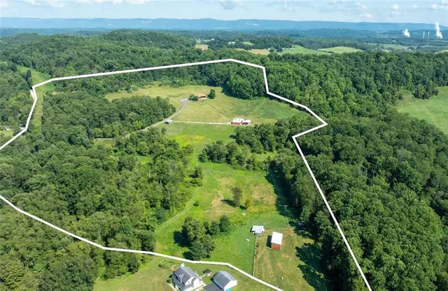 $849,000 | 126 Big Foot Road, Dilliner, PA 15327