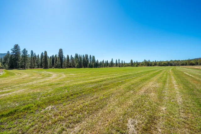 a street sign on the side of a road