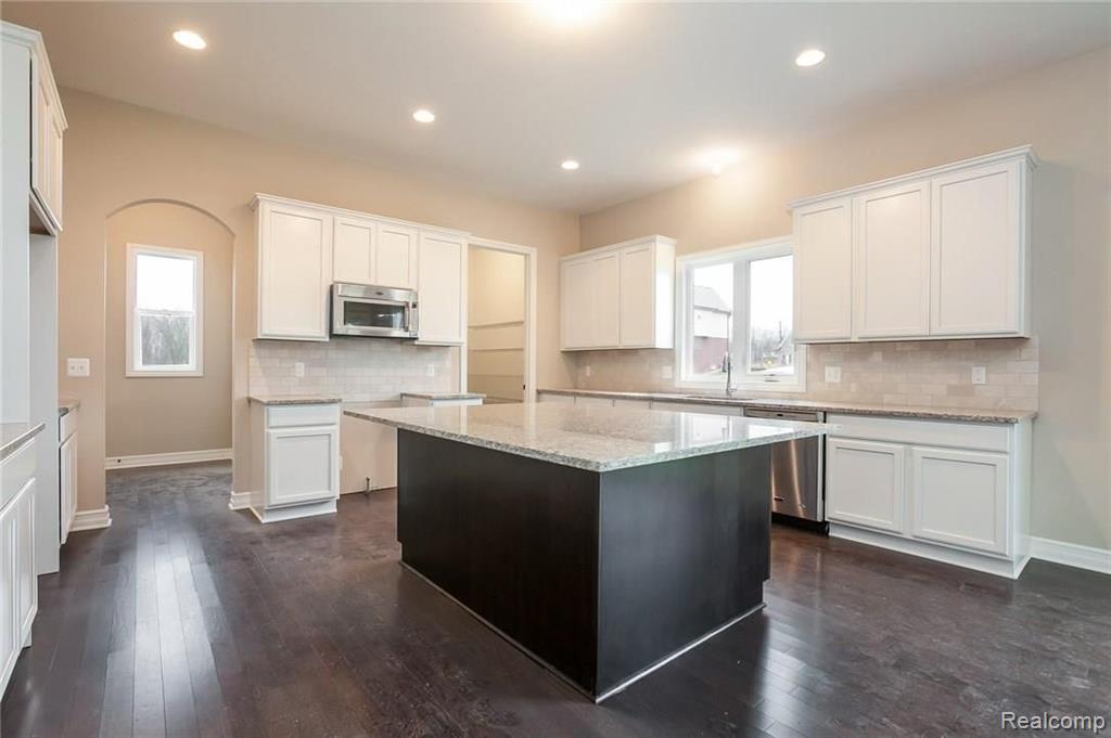 1154 Pembroke Drive Rochester Hills, MI 48307 - Photo 9 of 49