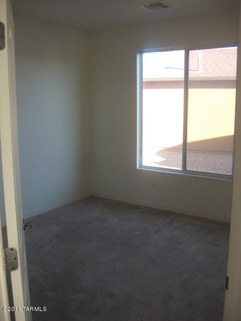 8445 West Razorbill Drive Tucson, AZ 85757 - Photo 9 of 20 Gallery Image 9