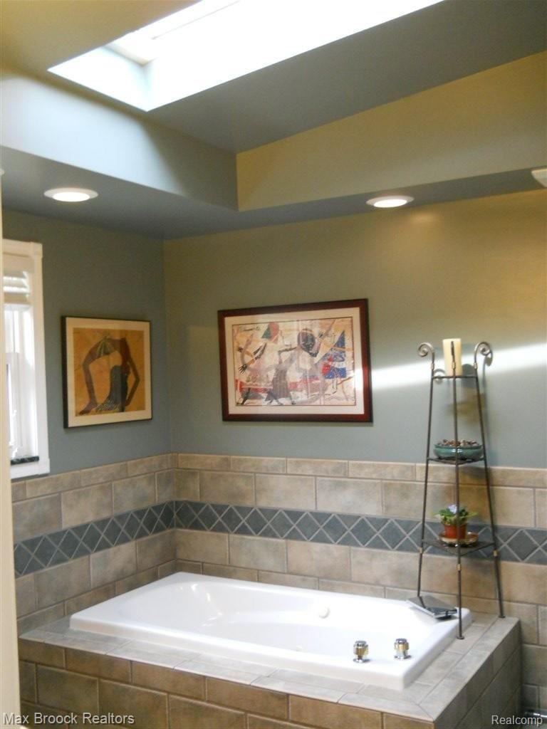1907 Harvard Road Berkley, MI 48072 - Photo 13 of 19 Skylight Master Bath