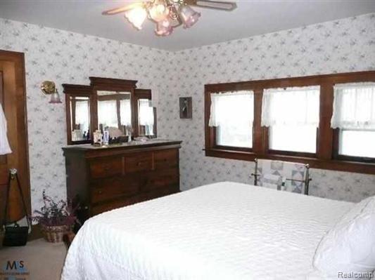 138 Glendale Avenue Rochester, MI 48307 - Photo 15 of 16 master bedroom.jpg