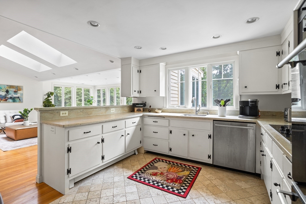 9 Tophet Road Lynnfield, MA 01940 - Photo 7 of 41