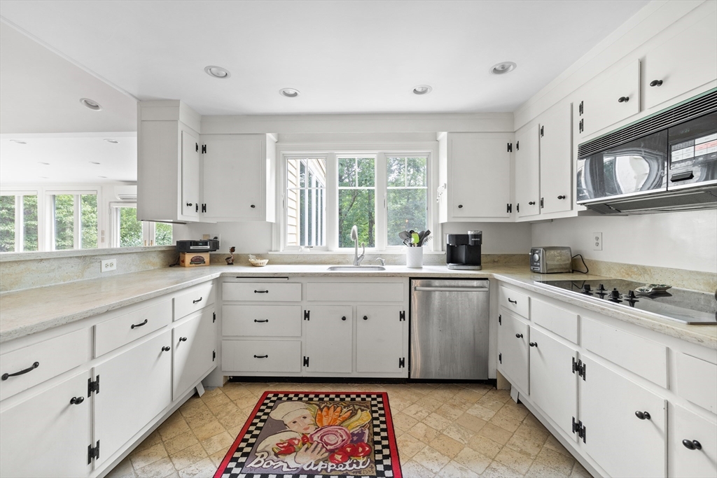 9 Tophet Road Lynnfield, MA 01940 - Photo 8 of 41