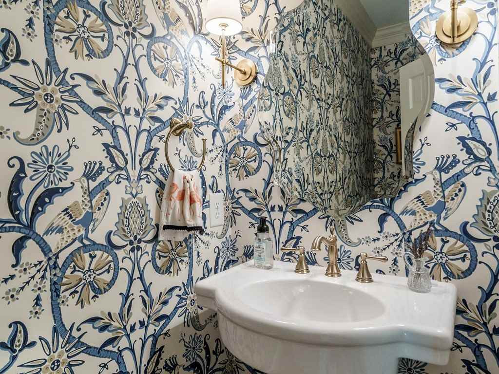 1424 Dogwood Lane Raleigh, NC 27607 - Photo 13 of 30 Powder Room