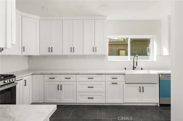 $899,000 | 2451 Daisy Avenue, Long Beach, CA 90806