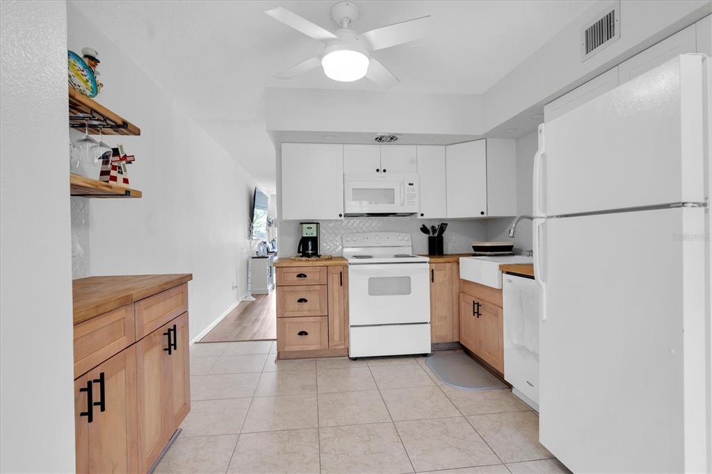 2461 Rhodesian Drive, Unit 45 Clearwater, FL 33763 - Photo 9 of 37