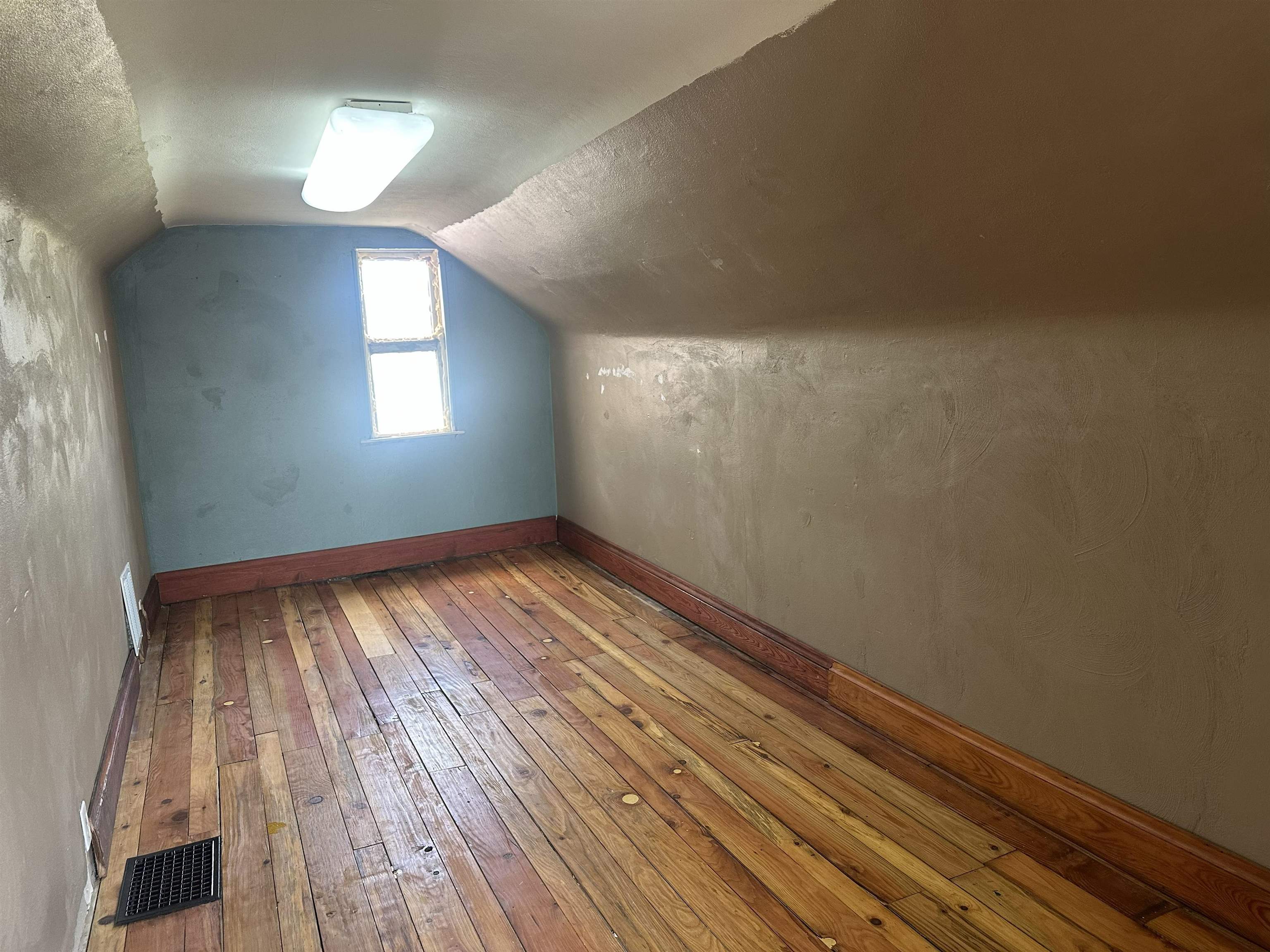2026 West 2nd Street Appleton, WI 54914 - Photo 14 of 18