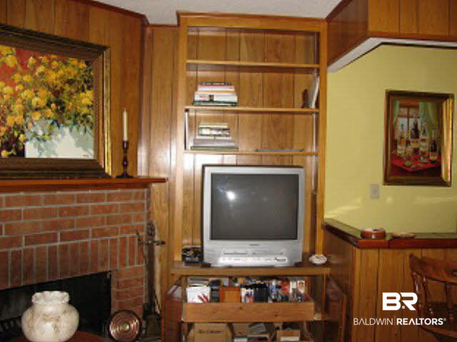 112 Ronforth Street Fairhope, AL 36532 - Photo 18 of 33 Built-ins in Den