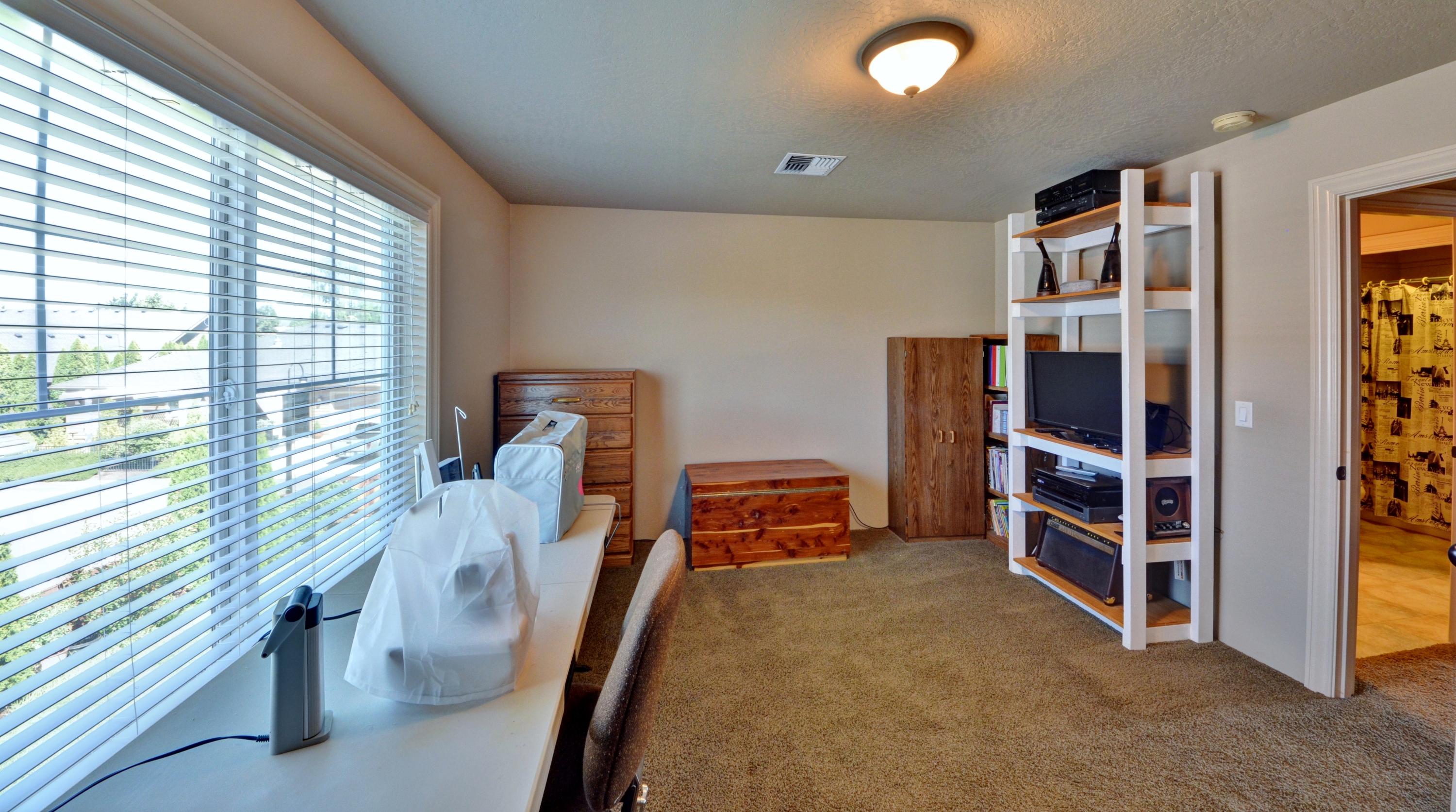 920 Buck Point Street Central Point, OR 97502 - Photo 26 of 40 025
