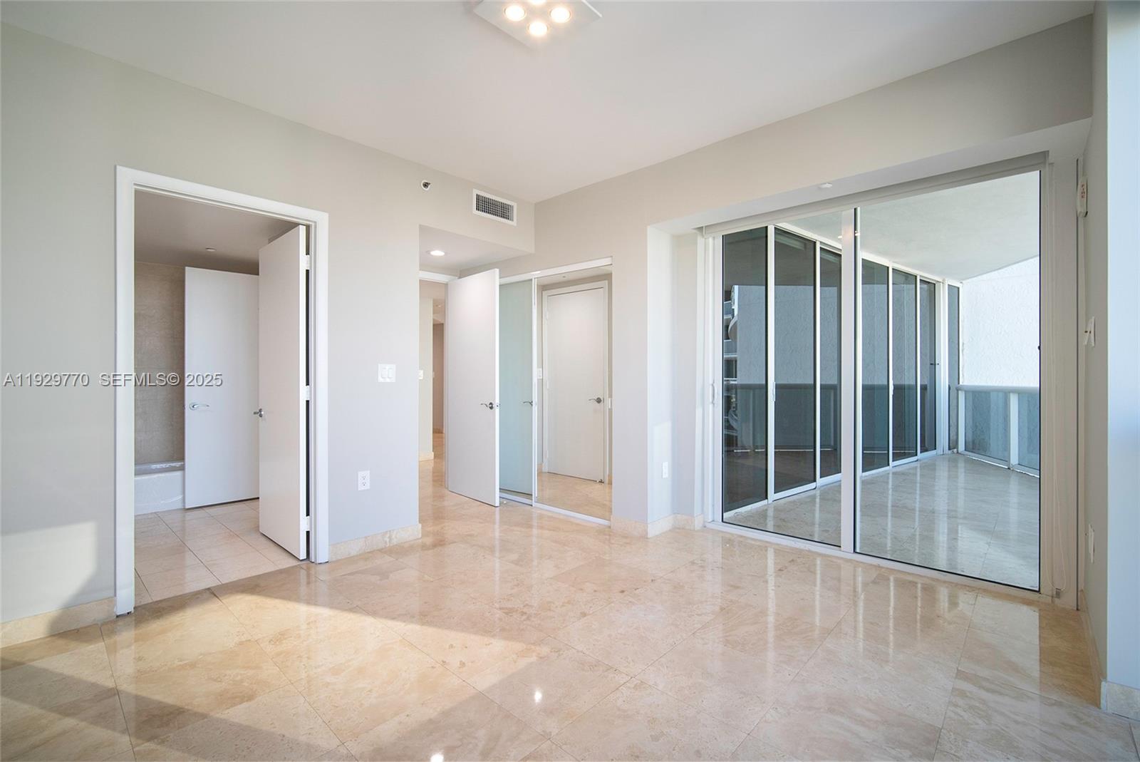 400 Alton Road, Unit 2309 Miami Beach, FL 33139 - Photo 4 of 27
