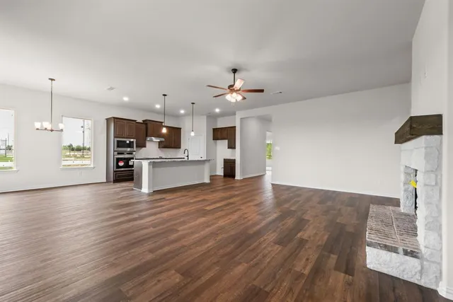 $519,900 | 120 Roosevelt Ln Valley View, Valley View, TX 76272