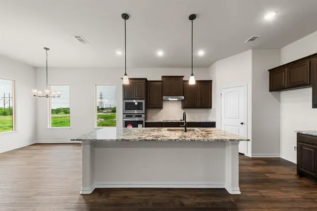 $519,900 | 120 Roosevelt Ln Valley View, Valley View, TX 76272