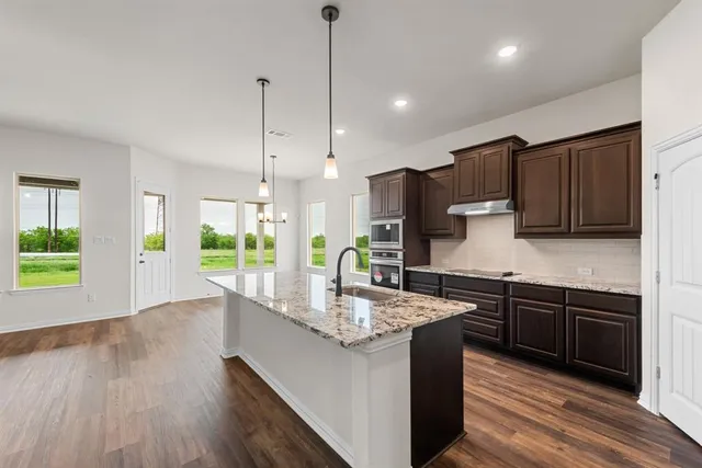 $519,900 | 120 Roosevelt Ln Valley View, Valley View, TX 76272