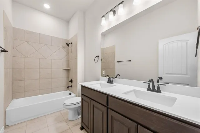 $519,900 | 120 Roosevelt Ln Valley View, Valley View, TX 76272