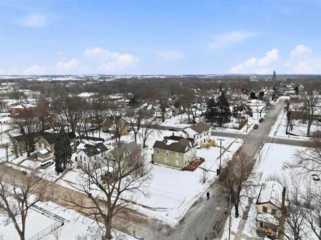 $99,900 | 108-110 East Iroquois Street, Freeport, IL 61032