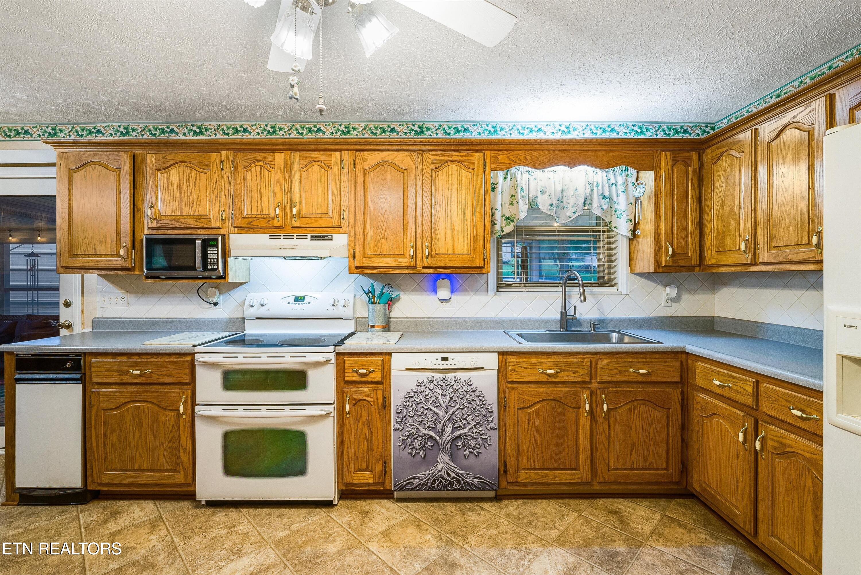 905 North E End Road Strawberry Plains, TN 37871 - Photo 15 of 57 18-905NE_EndRd-18