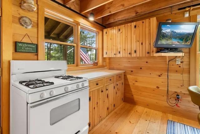 $1,500,000 | 660 Sprague Road, Waldoboro, ME 04572