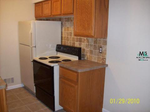 29125 Hayes Road, Unit A16 Warren, MI 48088 - Photo 3 of 12 933536-2.JPG