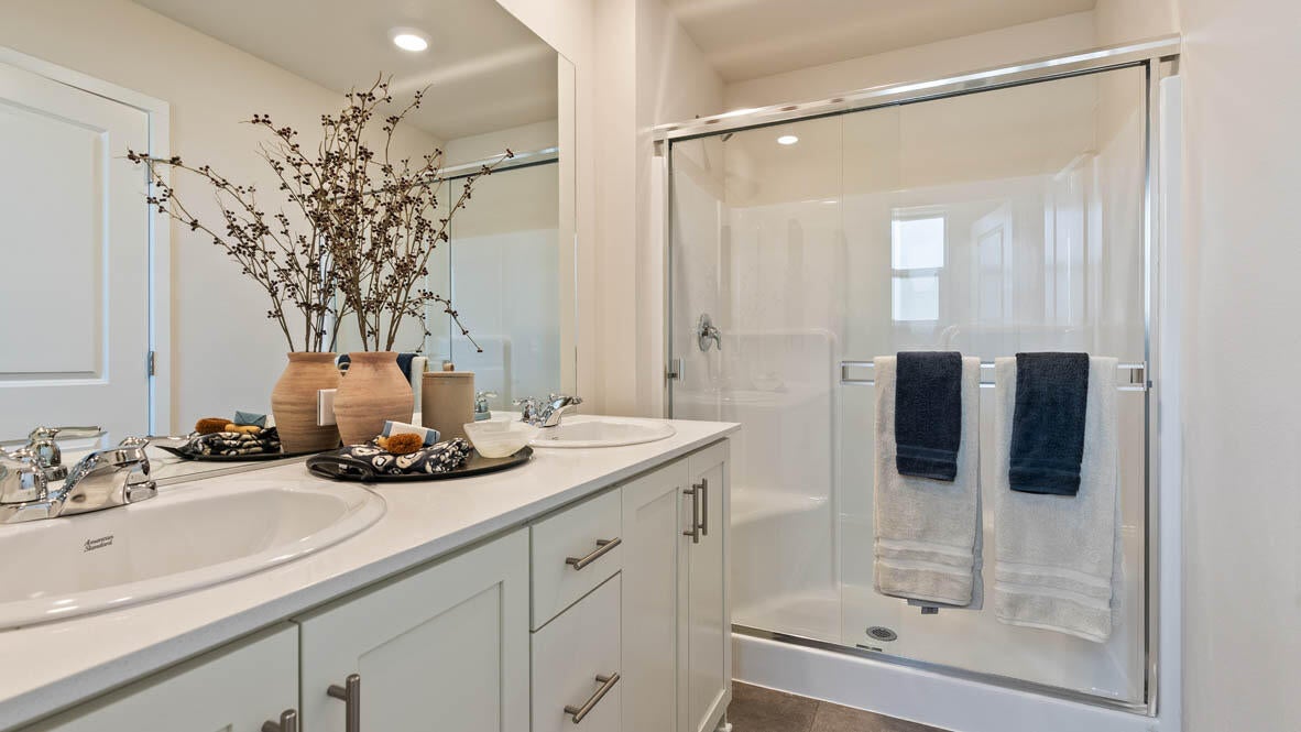 61175 Southeast Splendor Lane Bend, OR 97702 - Photo 27 of 35 027 primary bathroom