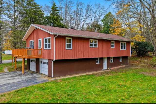 $440,000 | 2 Garden Court, Ledyard, CT 06335