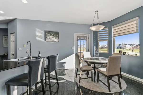 $482,500 | 737 St Johns Place, Addison, IL 60101