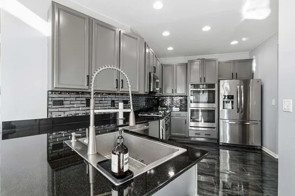 $482,500 | 737 St Johns Place, Addison, IL 60101