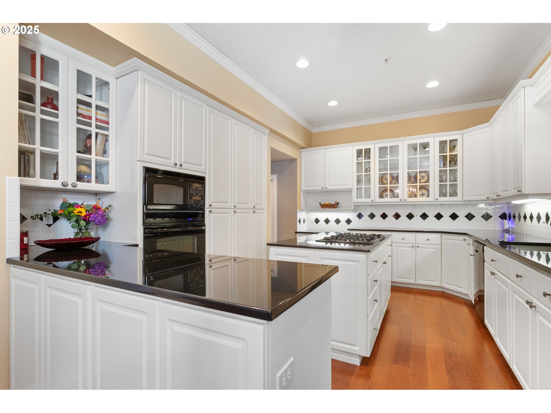 10458 Northwest 2nd Street Portland, OR 97231 - Photo 13 of 48