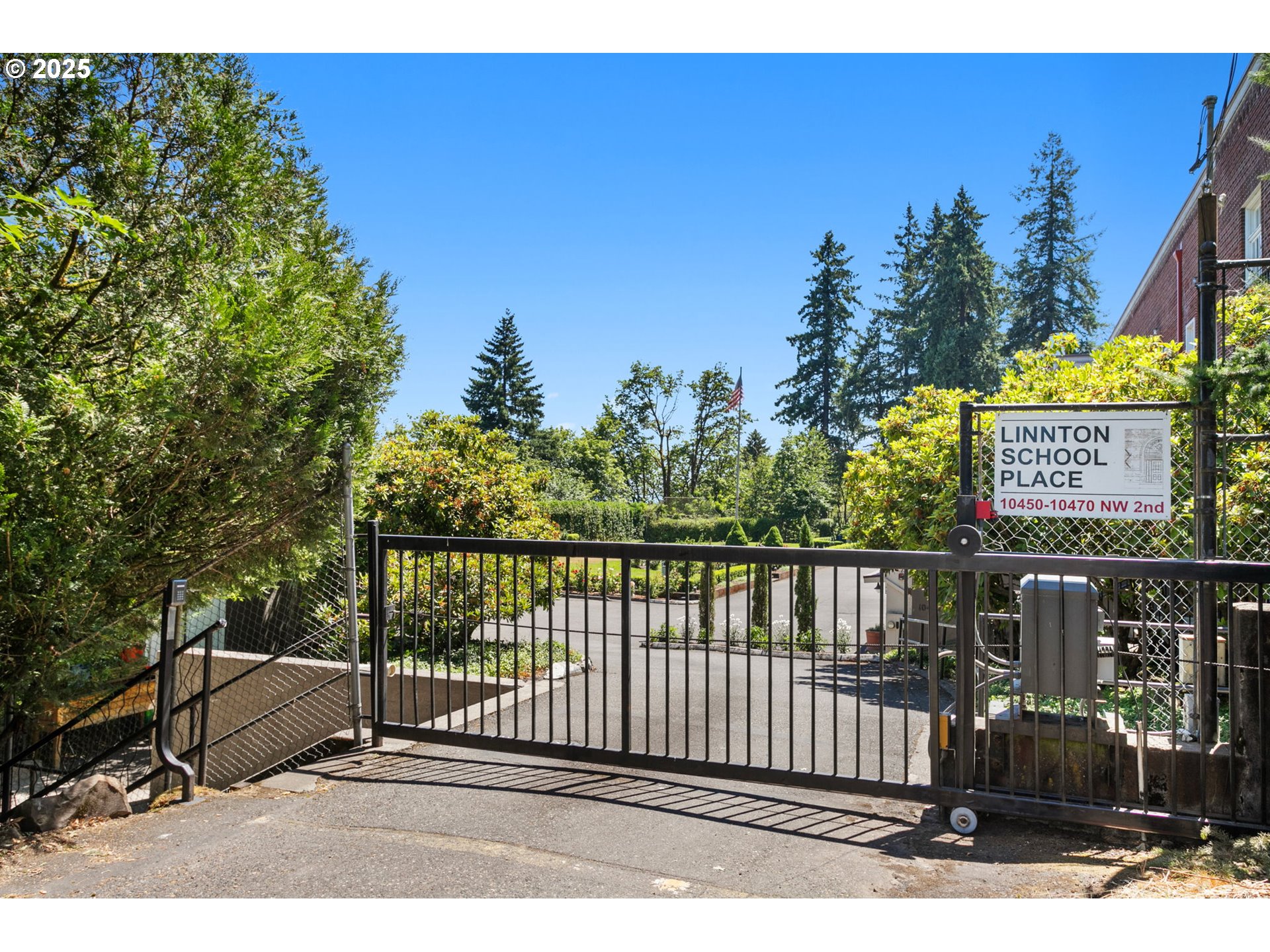 10458 Northwest 2nd Street Portland, OR 97231 - Photo 5 of 48