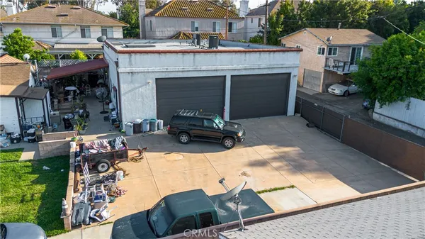 a view of a house with outdoor space