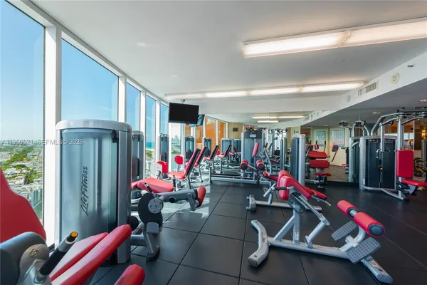 $1,440,000 | 300 South Pointe Drive, Unit 907, Miami Beach, FL 33139