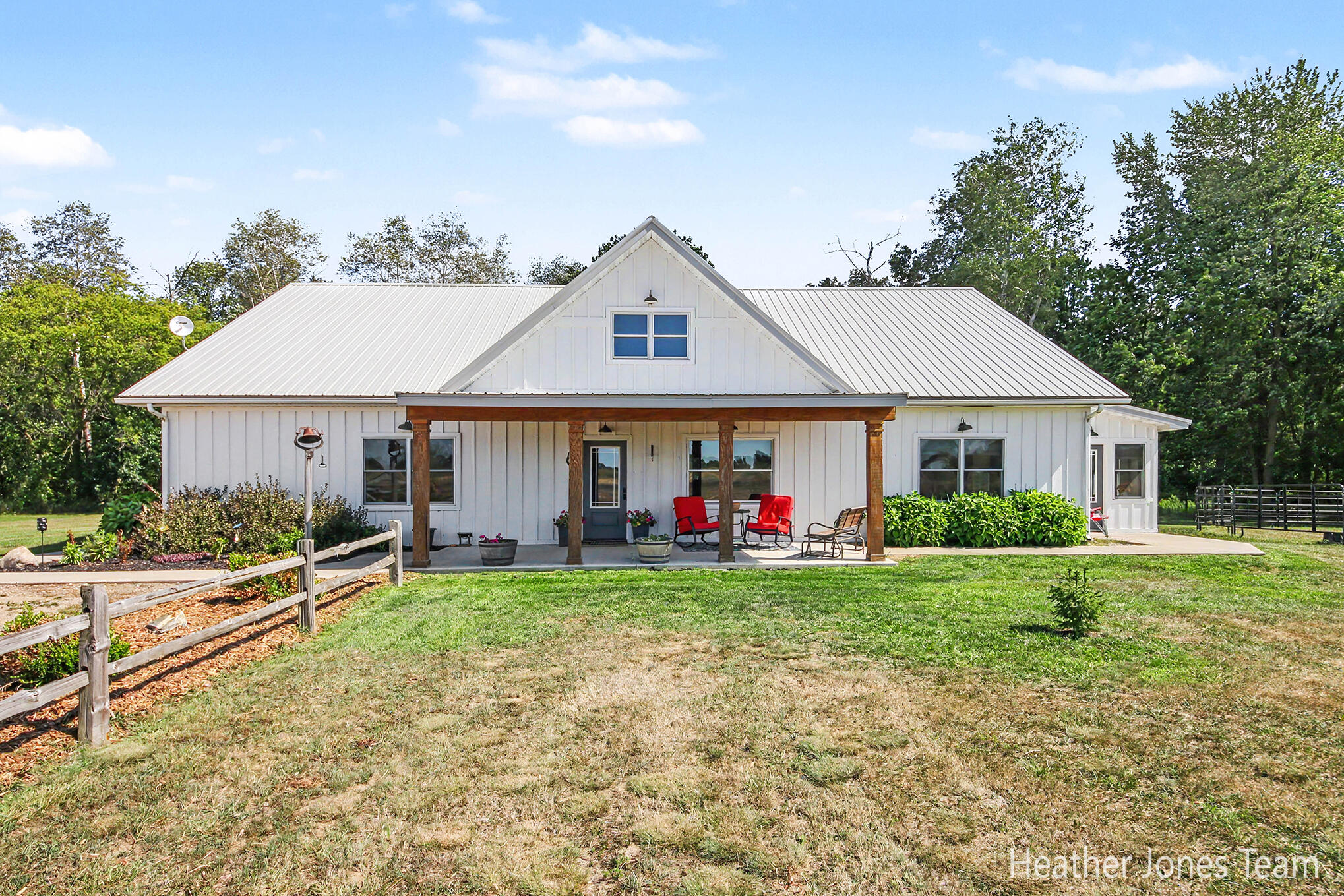 8872 Spencer Road Crystal, MI 48818 - Photo 3 of 40 IMG_5782