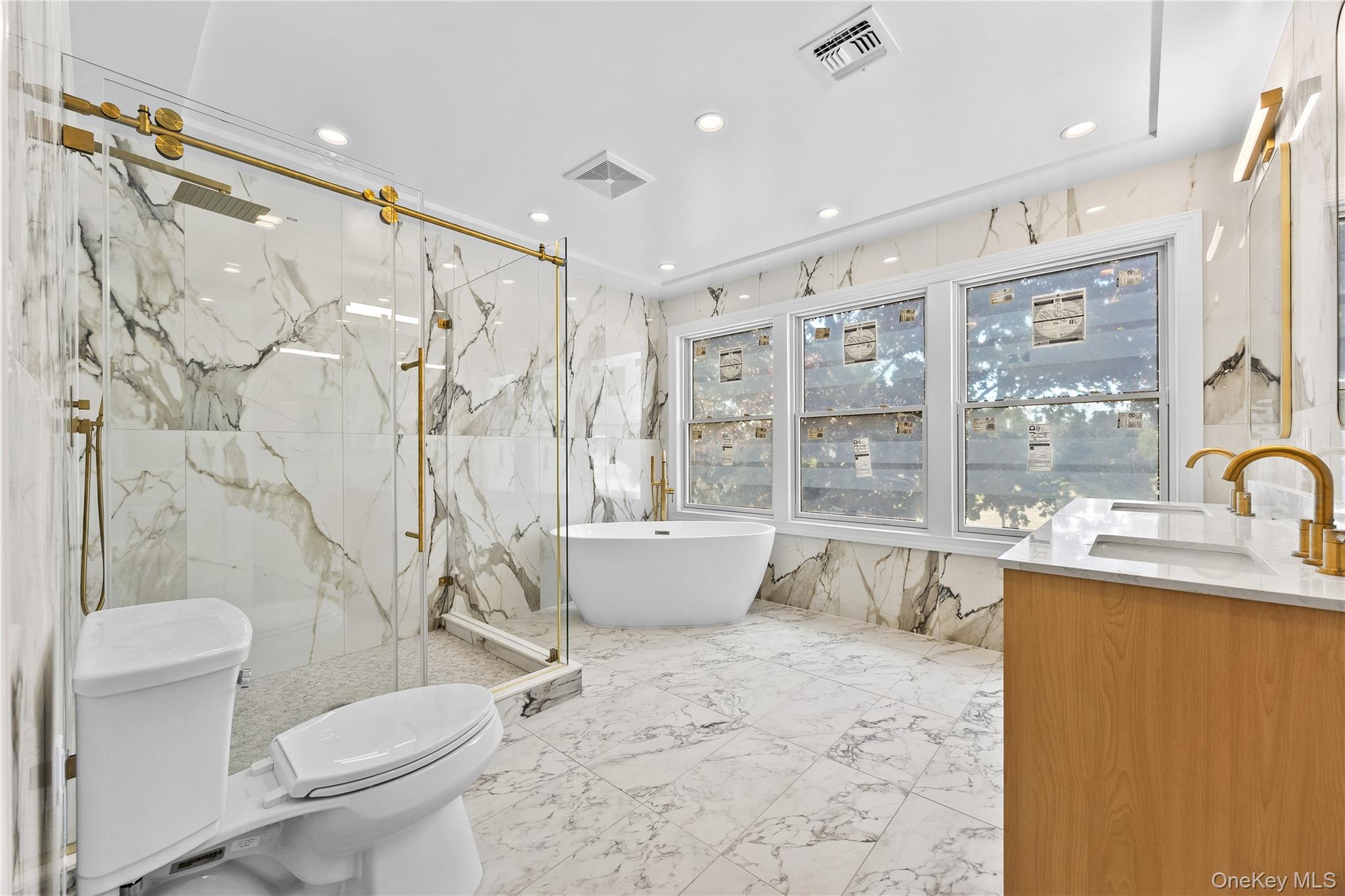 2 Circle Drive Syosset, NY 11791 - Photo 31 of 43