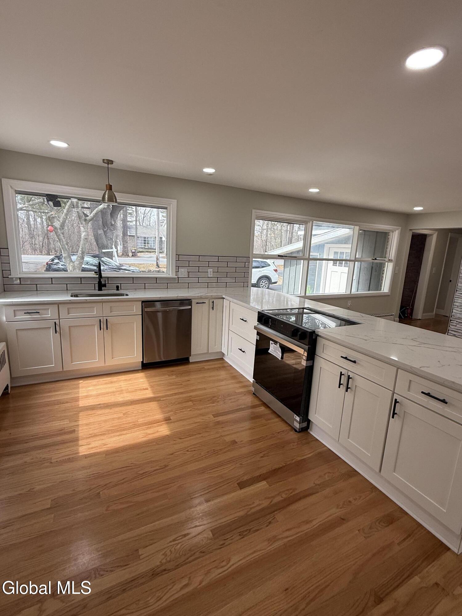 2080 Van Antwerp Road Niskayuna, NY 12309 - Photo 4 of 34 IMG_3829