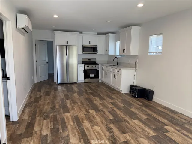 $2,700 | 523 West 78th Street, Los Angeles, CA 90044