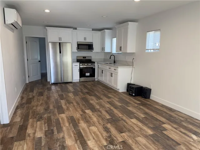 $2,700 | 523 West 78th Street, Los Angeles, CA 90044