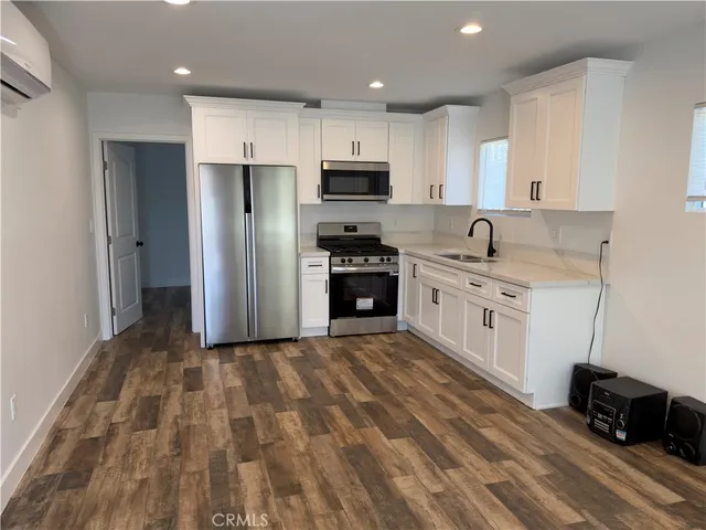 $2,700 | 523 West 78th Street, Los Angeles, CA 90044