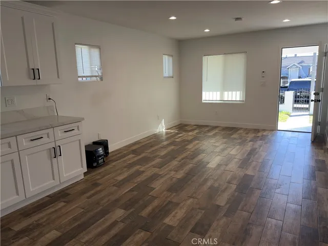 $2,700 | 523 West 78th Street, Los Angeles, CA 90044