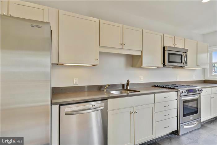 913 K Street Northeast Washington, DC 20002 - Photo 2 of 22 Kitchen