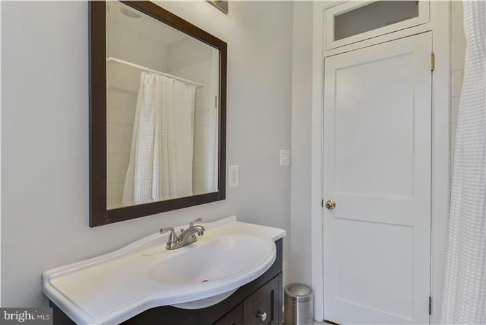 913 K Street Northeast Washington, DC 20002 - Photo 14 of 22 Bath (Master)