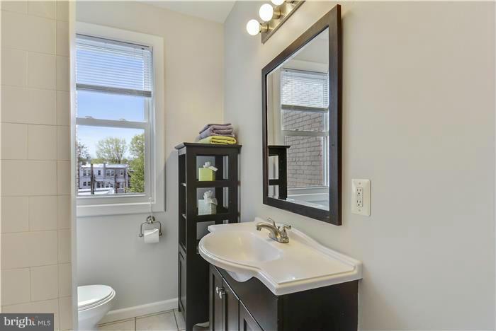 913 K Street Northeast Washington, DC 20002 - Photo 6 of 22 Bath (Master)