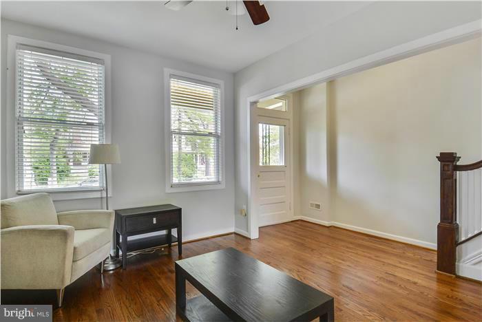 913 K Street Northeast Washington, DC 20002 - Photo 8 of 22 Living Room