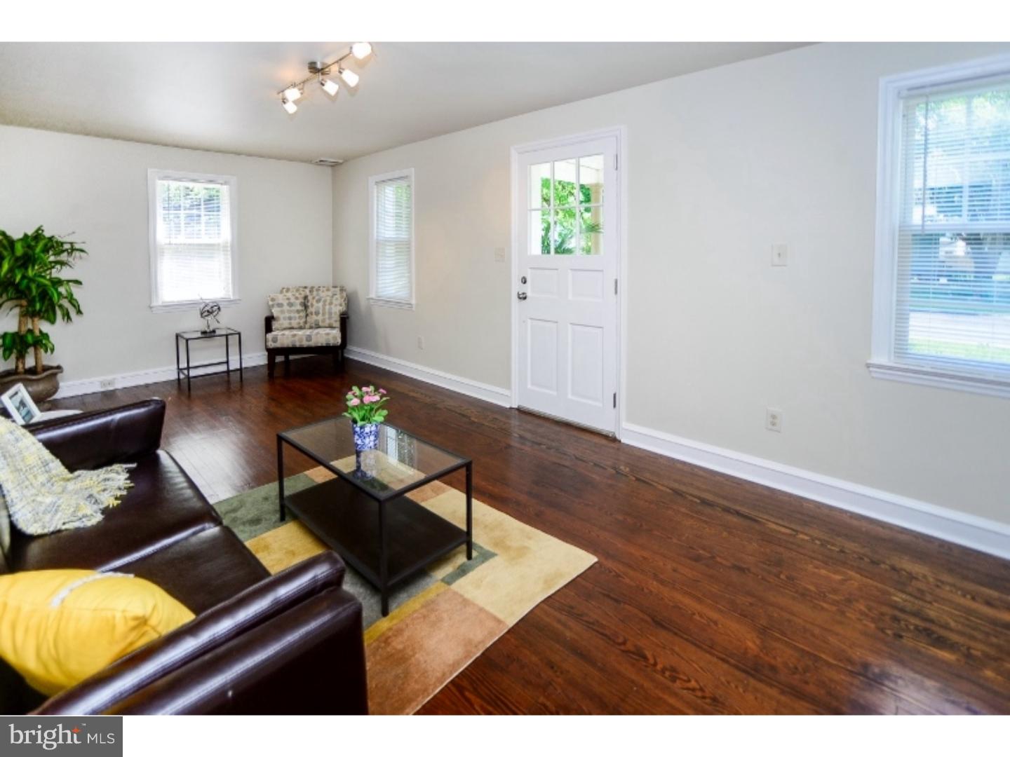 1033 Almonesson Road Deptford, NJ 08093 - Photo 3 of 25 Living Room